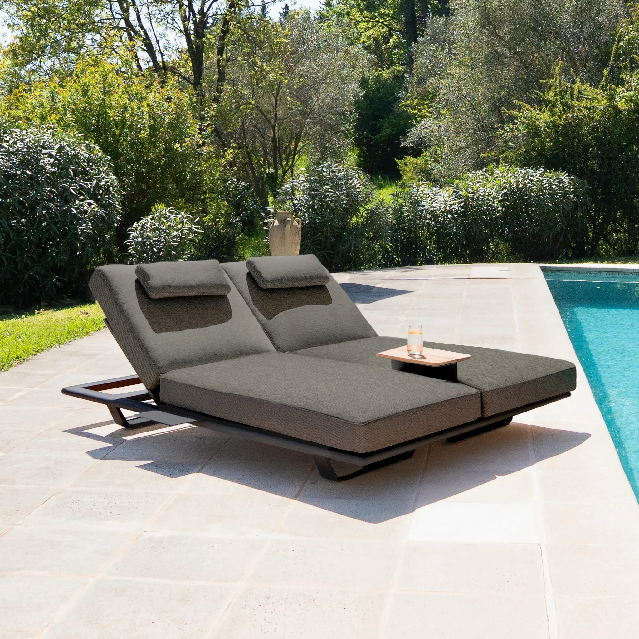 Hatia Double Sun Lounger with Side Table in Charcoal
